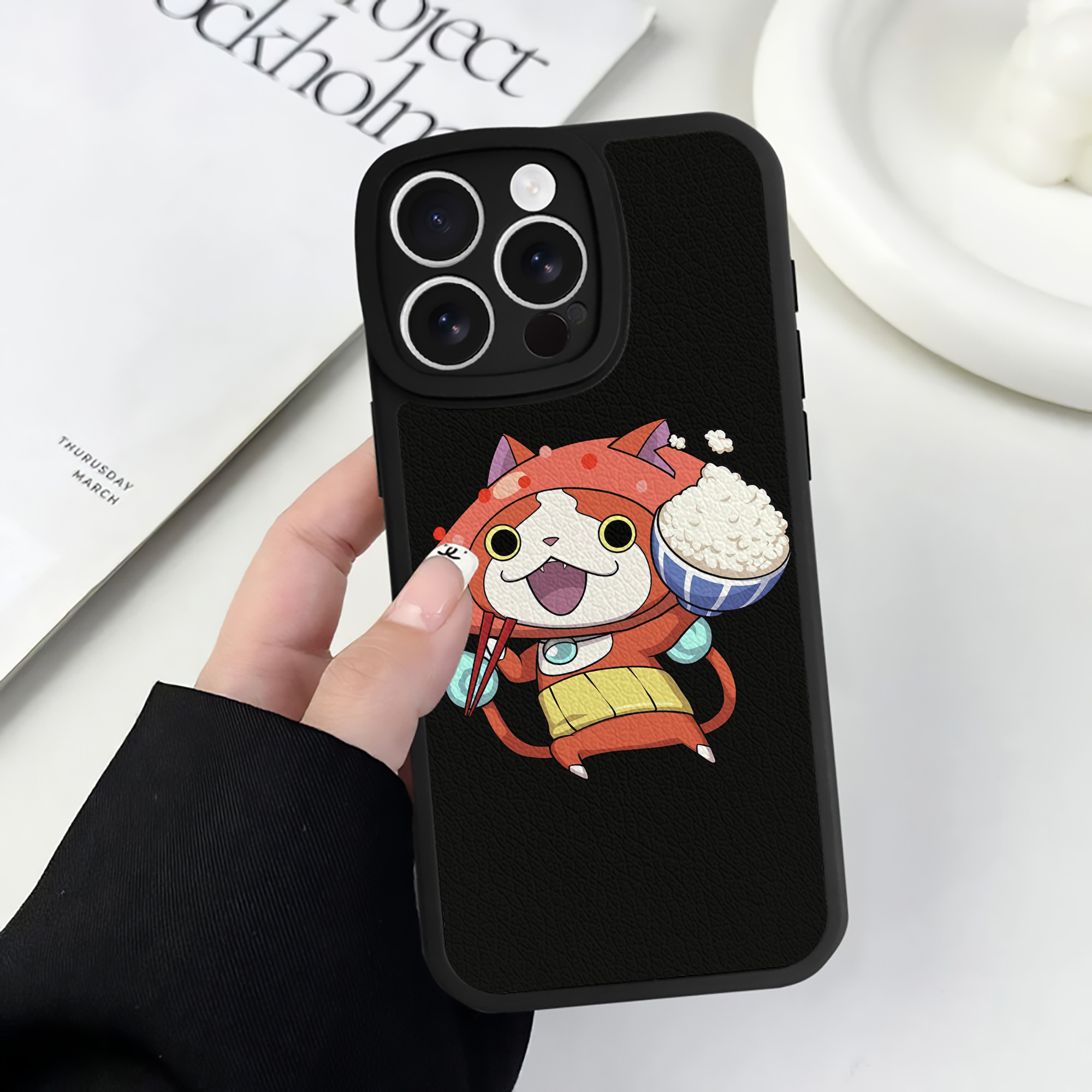 （画像用） 妖怪ウォッチ Yo-kai Watch 【iPhone 16シリーズ対応】シリコンスマホケース（レザー調） 材質：シリコン